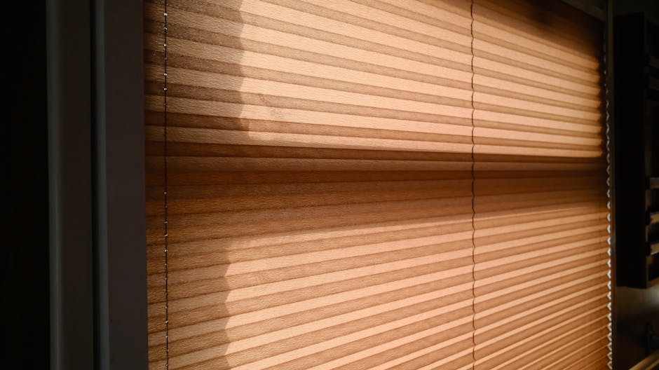 Bamboe jaloezieën filteren zacht natuurlijk licht.