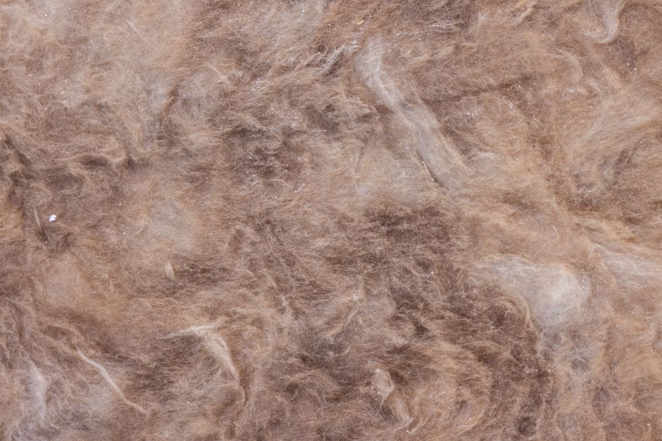 Stapels katoenvezel als duurzame isolatiemateriaal. Stapels katoenvezel als duurzame isolatiemateriaal.