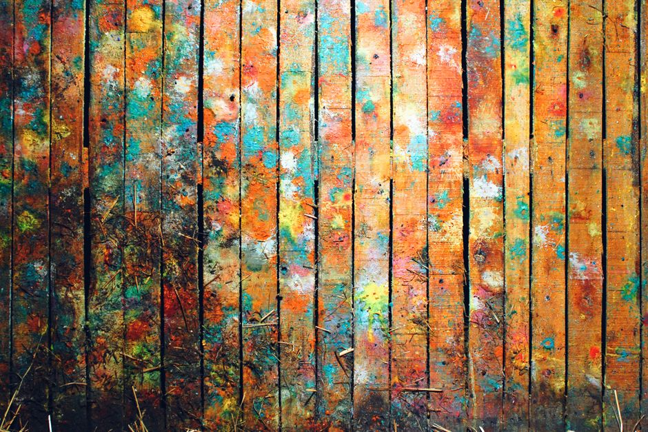 Abstracte wandpanelen verfraaien moderne keukenmuur. Abstracte wandpanelen verfraaien moderne keukenmuur.