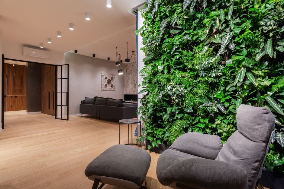 Biophilisch ontwerp met houtaccenten en herfstkleuren. Biophilisch ontwerp met houtaccenten en herfstkleuren.